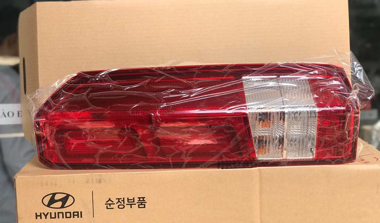 ĐÈN HẬU HYUNDAI SOLATI HD350 9240159100/9240259100 1 ĐÈN HẬU HYUNDAI SOLATI HD350 9240159100/9240259100