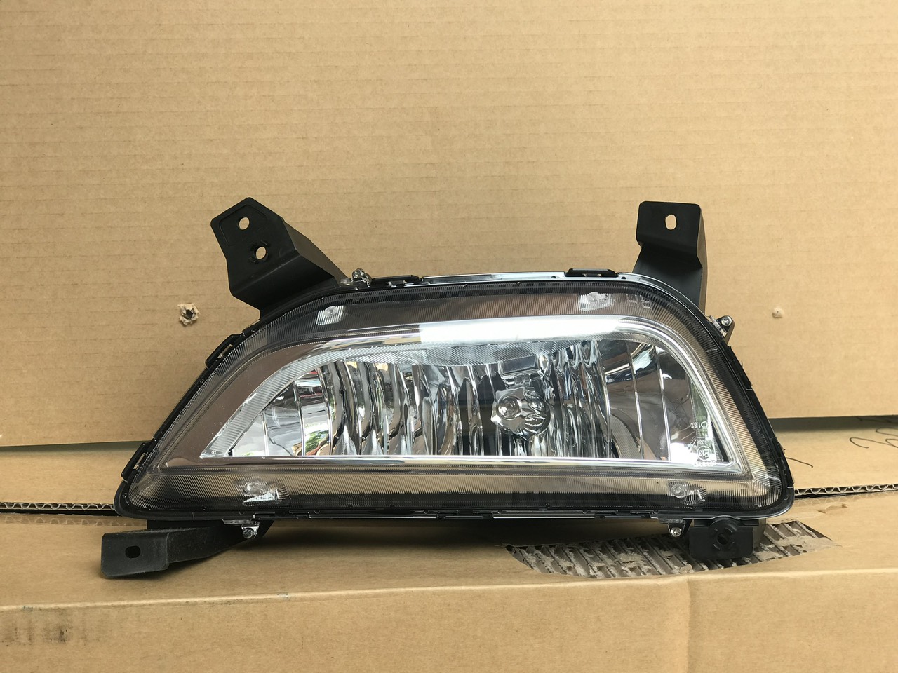 ĐÈN GẦM HYUNDAI SOLATI HD350 9220259000/9220159000 1 ĐÈN GẦM HYUNDAI SOLATI HD350 9220259000/9220159000