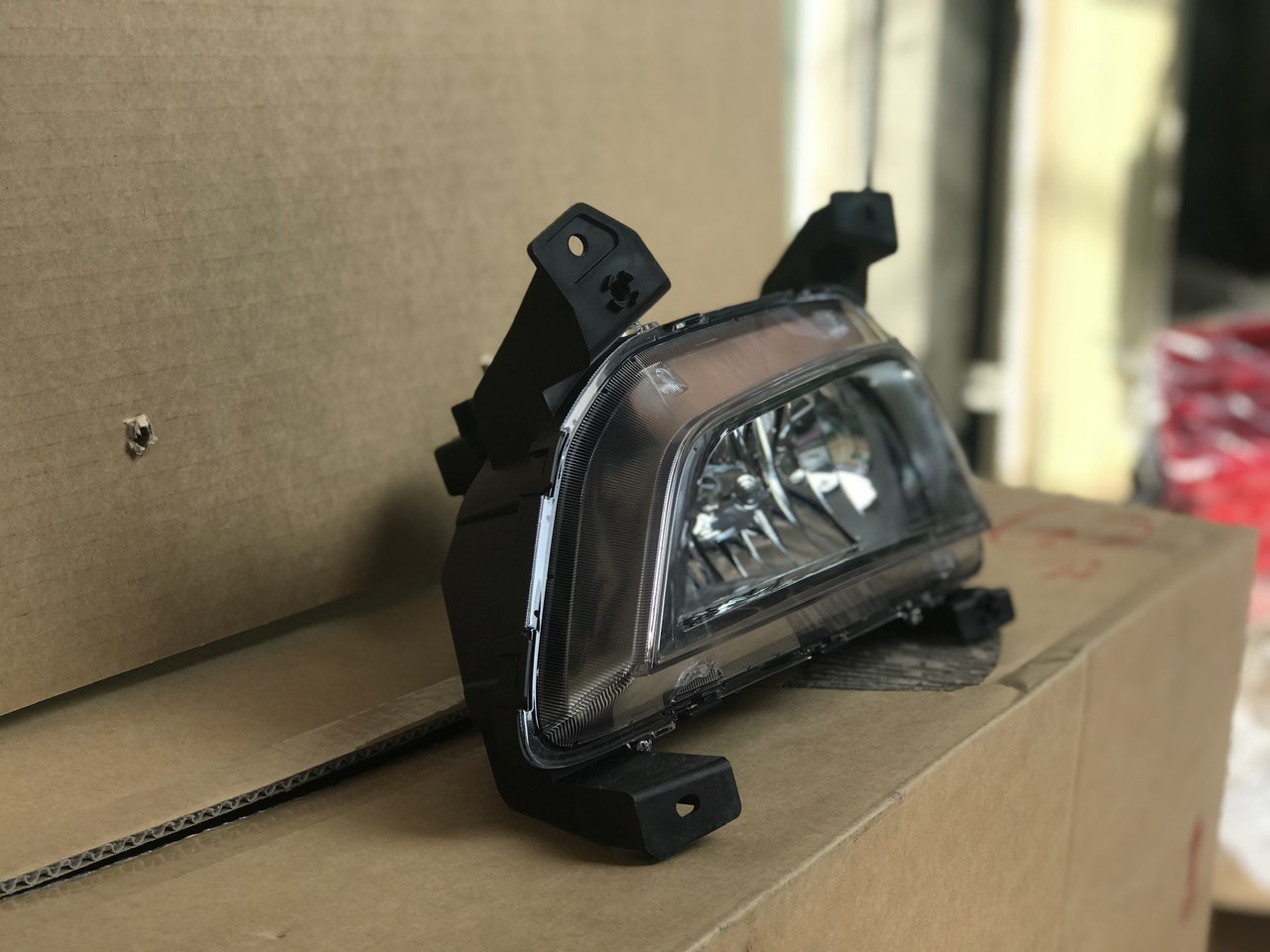ĐÈN GẦM HYUNDAI SOLATI HD350 9220259000/9220159000 2 ĐÈN GẦM HYUNDAI SOLATI HD350 9220259000/9220159000